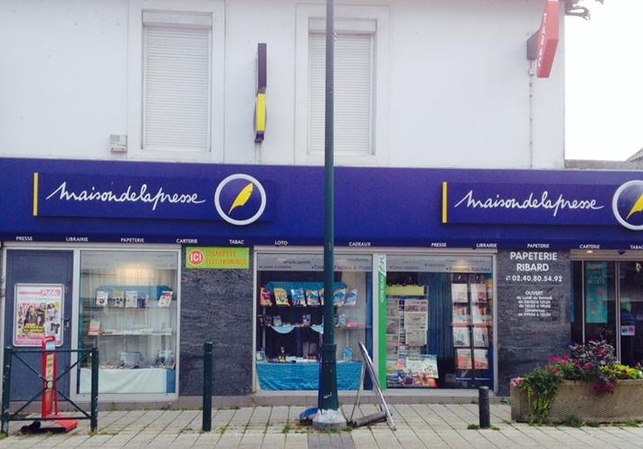 63 Rue Des Cloys Point Relais